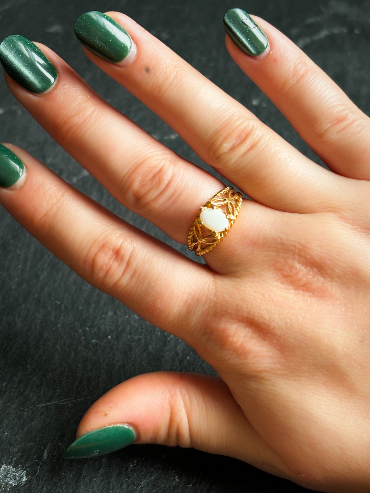 White and Gold Vintage ring, Size 6