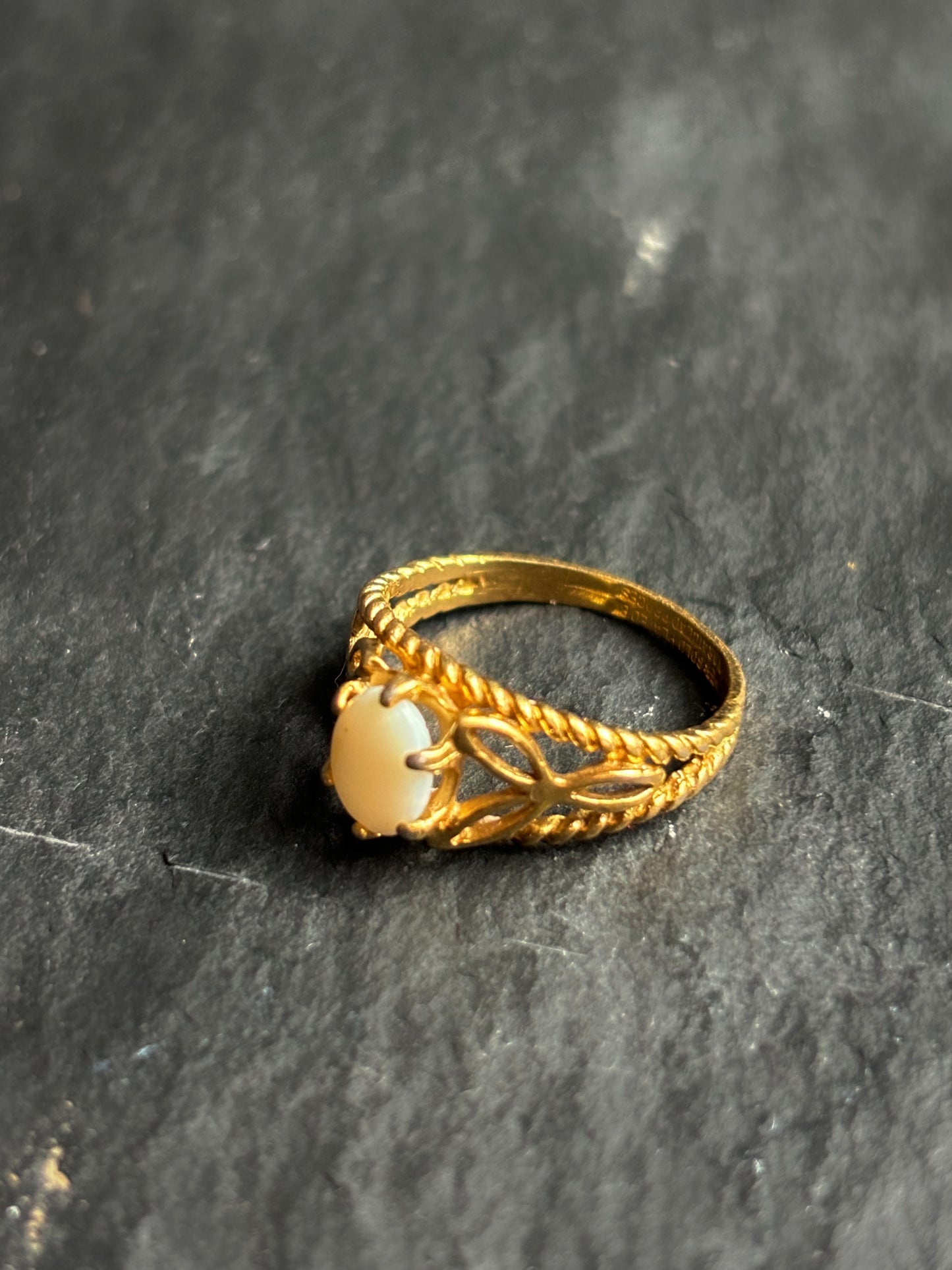 White and Gold Vintage ring, Size 6